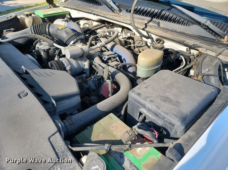 image for item LQ9100 2001 Chevrolet Silverado 2500HD  Crew Cab pickup truck