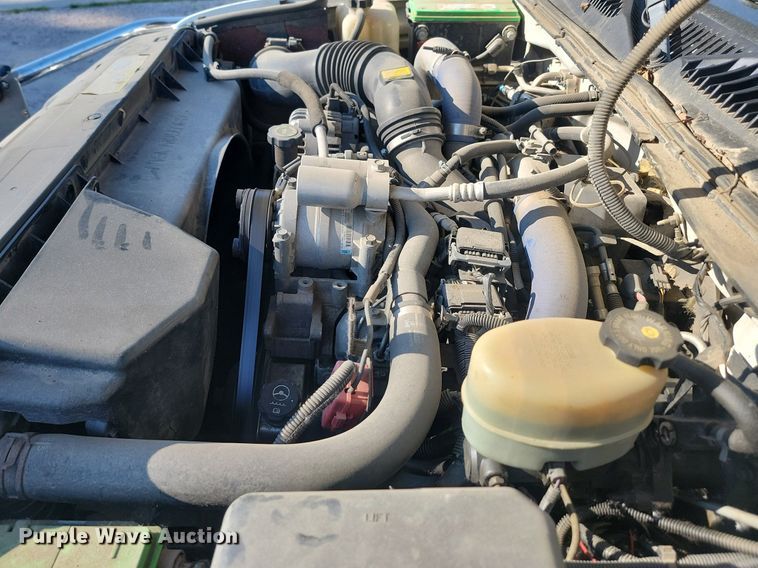 image for item LQ9100 2001 Chevrolet Silverado 2500HD  Crew Cab pickup truck