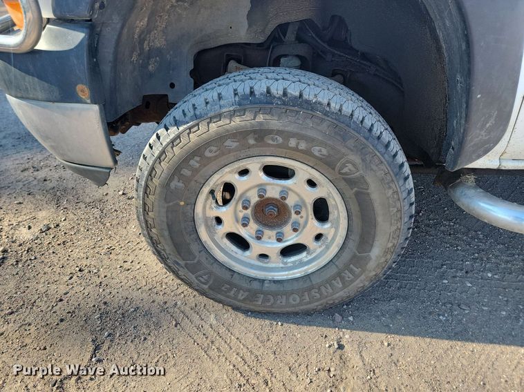 image for item LQ9100 2001 Chevrolet Silverado 2500HD  Crew Cab pickup truck