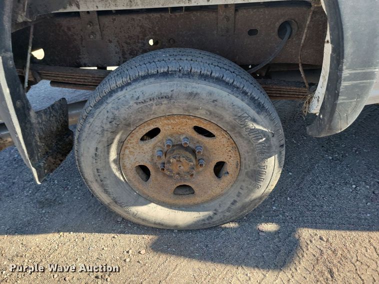 image for item LQ9100 2001 Chevrolet Silverado 2500HD  Crew Cab pickup truck