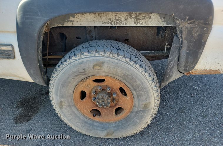 image for item LQ9100 2001 Chevrolet Silverado 2500HD  Crew Cab pickup truck