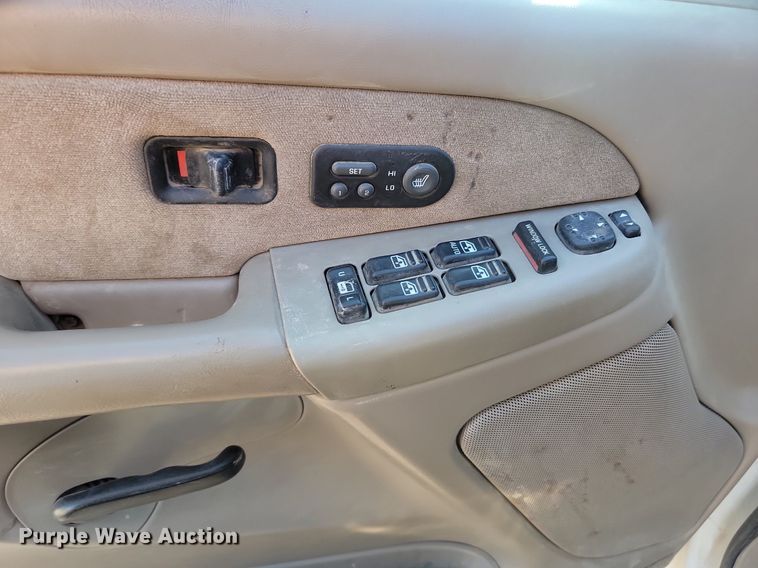 image for item LQ9100 2001 Chevrolet Silverado 2500HD  Crew Cab pickup truck