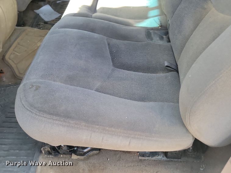 image for item LQ9100 2001 Chevrolet Silverado 2500HD  Crew Cab pickup truck