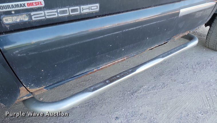 image for item LQ9101 2004 GMC Sierra 2500HD  Ext. Cab flatbed pickup truck