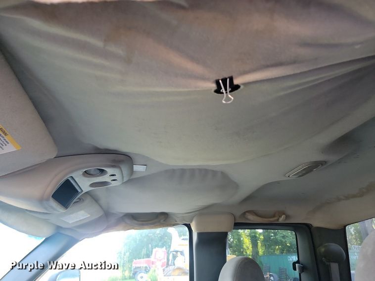 image for item LQ9101 2004 GMC Sierra 2500HD  Ext. Cab flatbed pickup truck