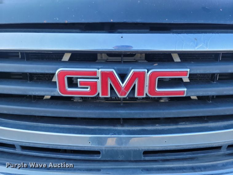 image for item LQ9101 2004 GMC Sierra 2500HD  Ext. Cab flatbed pickup truck