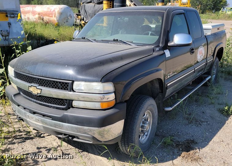image for item LQ9103 2002 Chevrolet Silverado 2500HD  Ext. Cab pickup truck