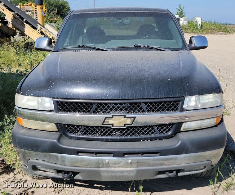 image for item LQ9103 2002 Chevrolet Silverado 2500HD  Ext. Cab pickup truck