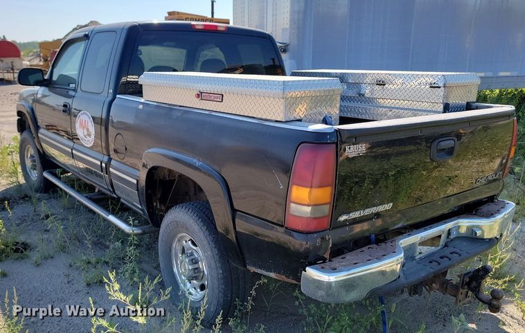 image for item LQ9103 2002 Chevrolet Silverado 2500HD  Ext. Cab pickup truck