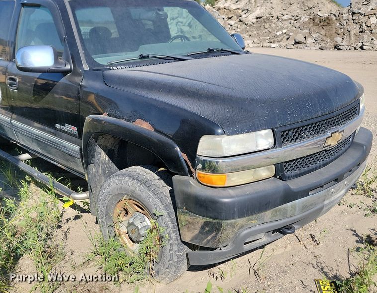 image for item LQ9103 2002 Chevrolet Silverado 2500HD  Ext. Cab pickup truck