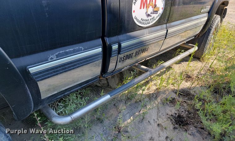 image for item LQ9103 2002 Chevrolet Silverado 2500HD  Ext. Cab pickup truck