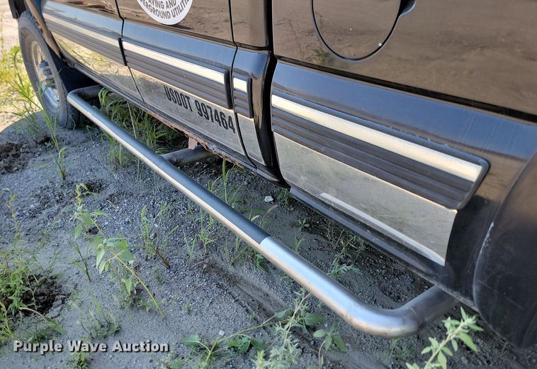 image for item LQ9103 2002 Chevrolet Silverado 2500HD  Ext. Cab pickup truck