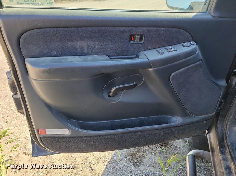 image for item LQ9103 2002 Chevrolet Silverado 2500HD  Ext. Cab pickup truck