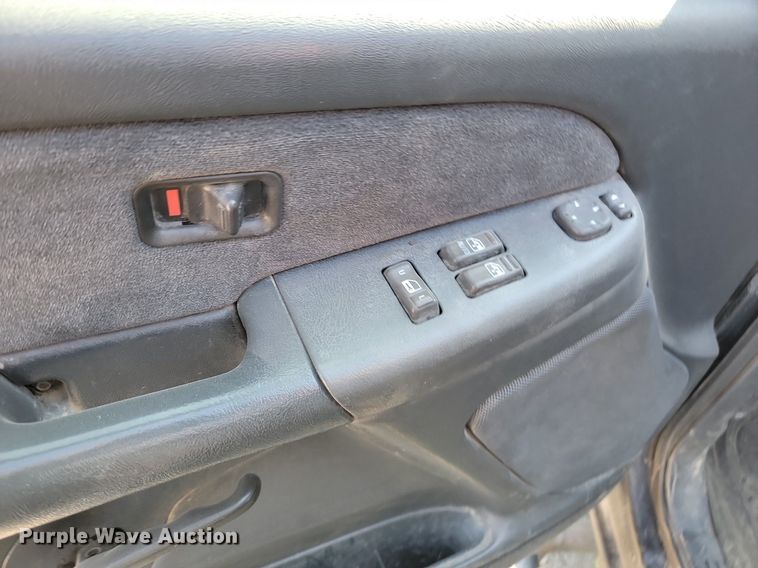 image for item LQ9103 2002 Chevrolet Silverado 2500HD  Ext. Cab pickup truck