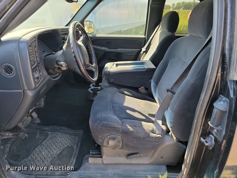 image for item LQ9103 2002 Chevrolet Silverado 2500HD  Ext. Cab pickup truck