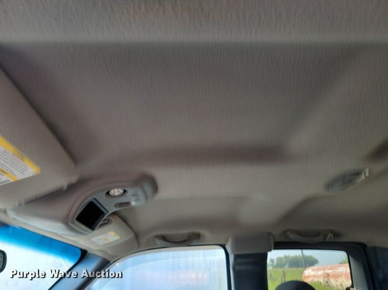 image for item LQ9103 2002 Chevrolet Silverado 2500HD  Ext. Cab pickup truck