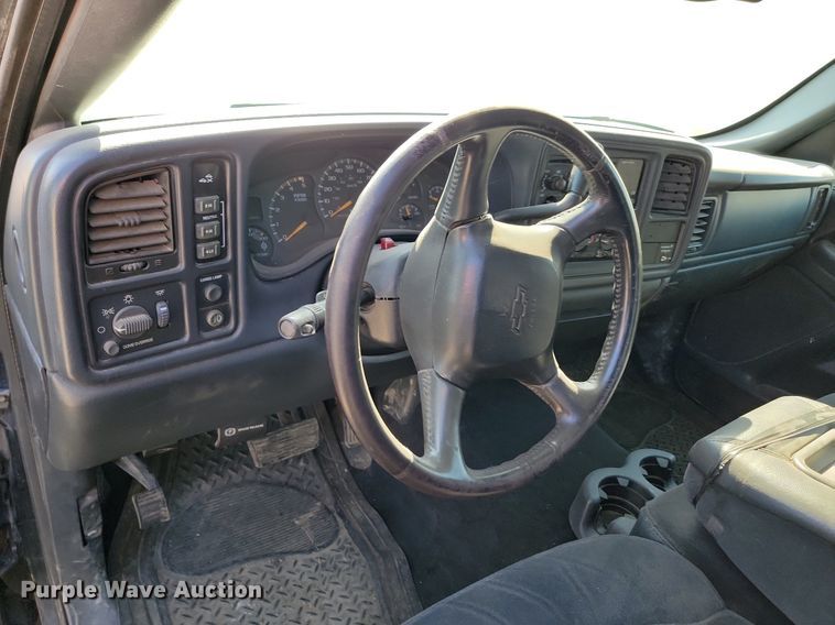 image for item LQ9103 2002 Chevrolet Silverado 2500HD  Ext. Cab pickup truck