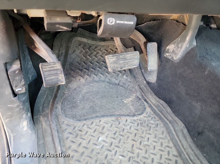 image for item LQ9103 2002 Chevrolet Silverado 2500HD  Ext. Cab pickup truck