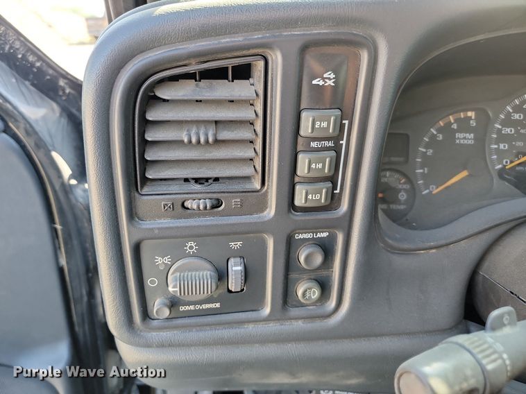 image for item LQ9103 2002 Chevrolet Silverado 2500HD  Ext. Cab pickup truck