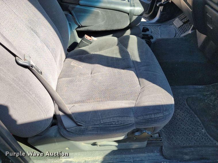 image for item LQ9103 2002 Chevrolet Silverado 2500HD  Ext. Cab pickup truck