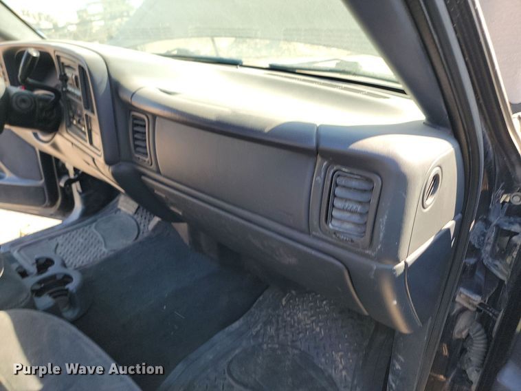 image for item LQ9103 2002 Chevrolet Silverado 2500HD  Ext. Cab pickup truck