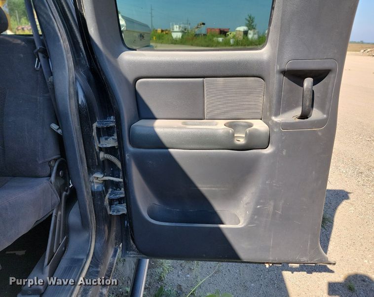 image for item LQ9103 2002 Chevrolet Silverado 2500HD  Ext. Cab pickup truck