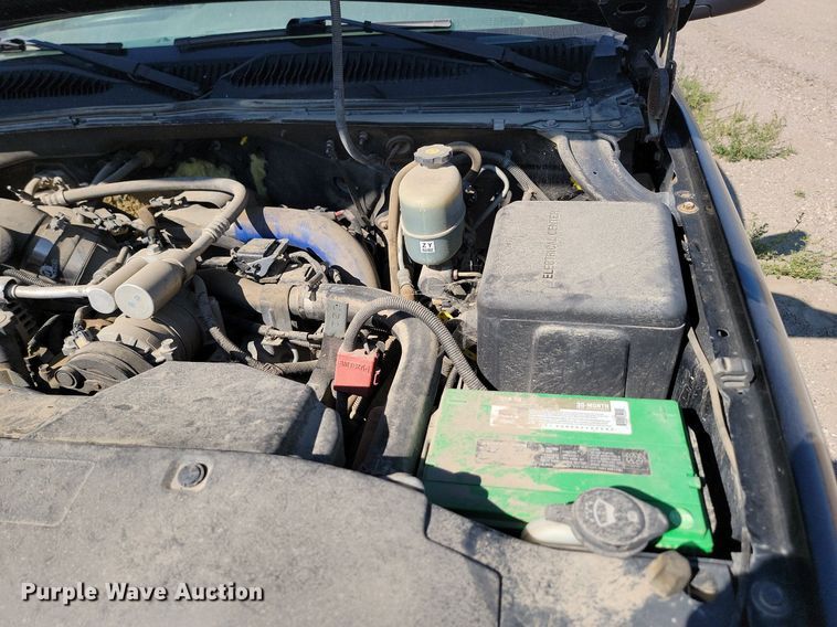 image for item LQ9103 2002 Chevrolet Silverado 2500HD  Ext. Cab pickup truck