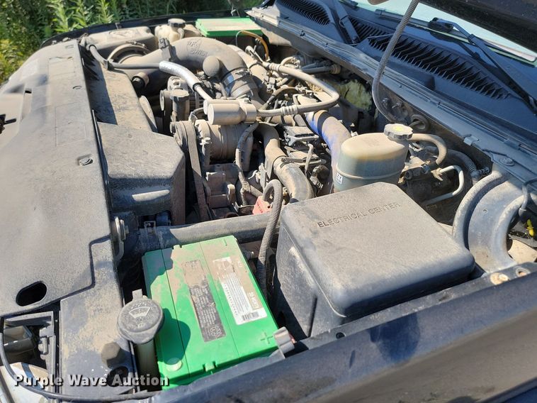 image for item LQ9103 2002 Chevrolet Silverado 2500HD  Ext. Cab pickup truck