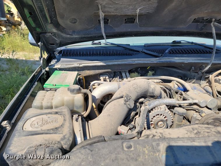 image for item LQ9103 2002 Chevrolet Silverado 2500HD  Ext. Cab pickup truck