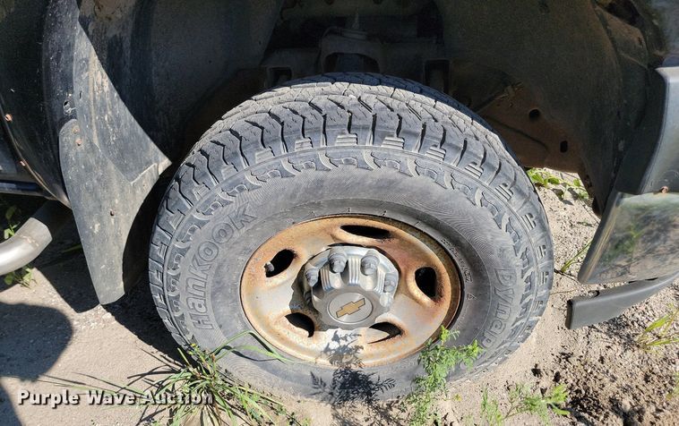 image for item LQ9103 2002 Chevrolet Silverado 2500HD  Ext. Cab pickup truck