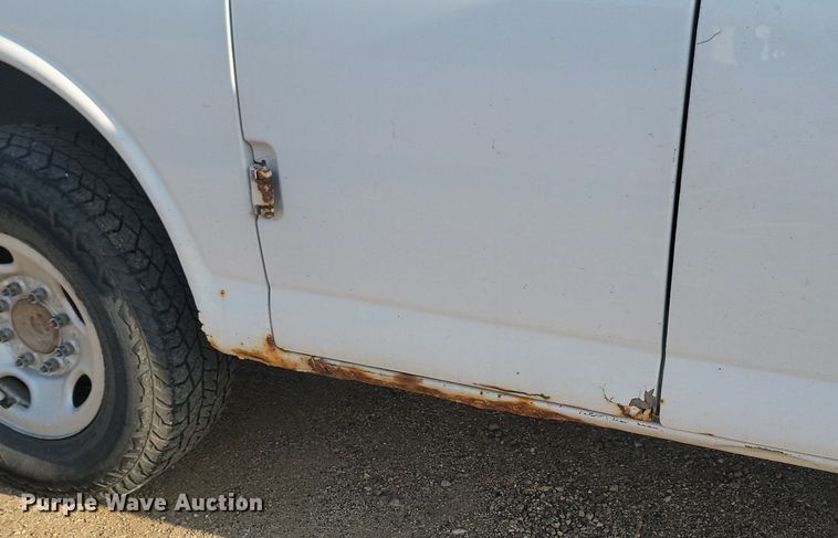 image for item LQ9233 2006 GMC 2500 Savana  van