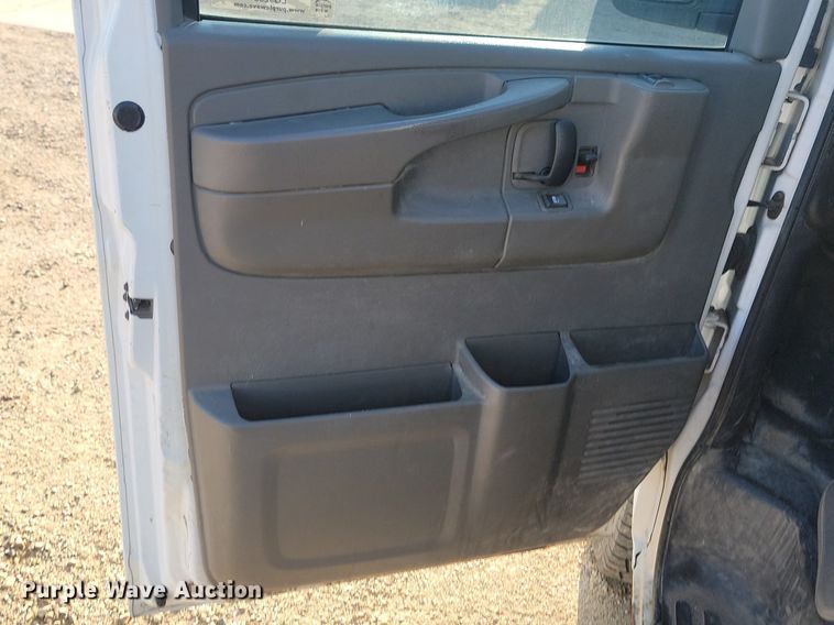 image for item LQ9233 2006 GMC 2500 Savana  van