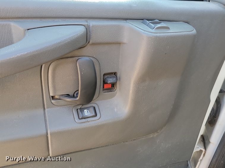 image for item LQ9233 2006 GMC 2500 Savana  van