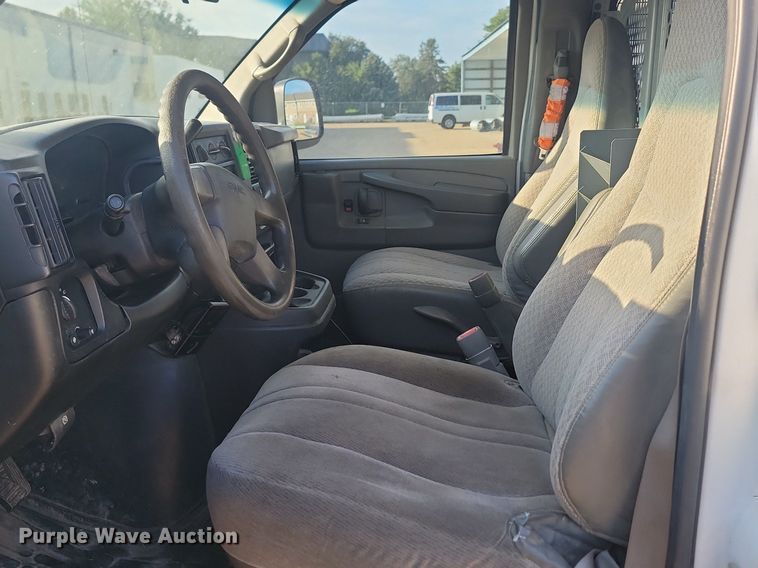 image for item LQ9233 2006 GMC 2500 Savana  van