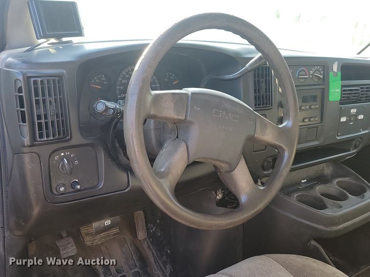 image for item LQ9233 2006 GMC 2500 Savana  van