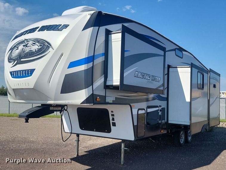 image for item LQ9235 2019 Artic Wolf 295QSL875  camper