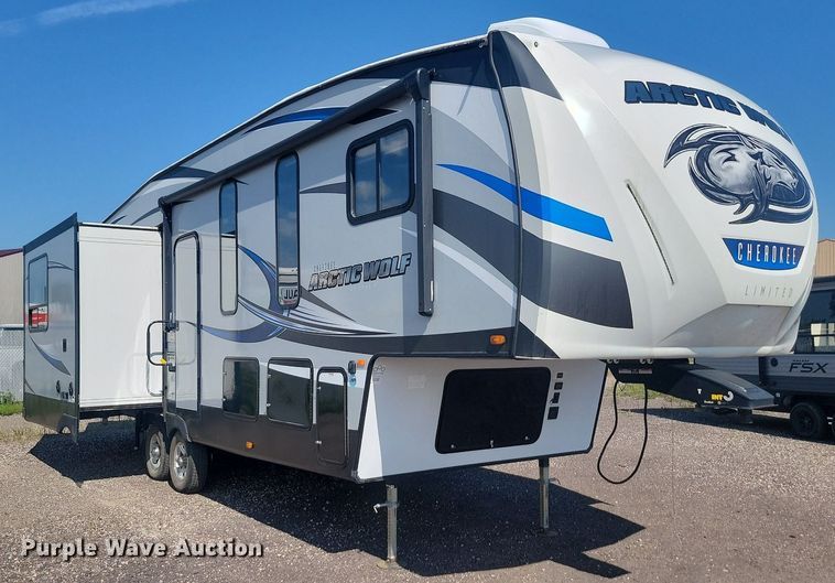 image for item LQ9235 2019 Artic Wolf 295QSL875  camper