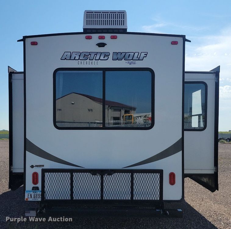 image for item LQ9235 2019 Artic Wolf 295QSL875  camper