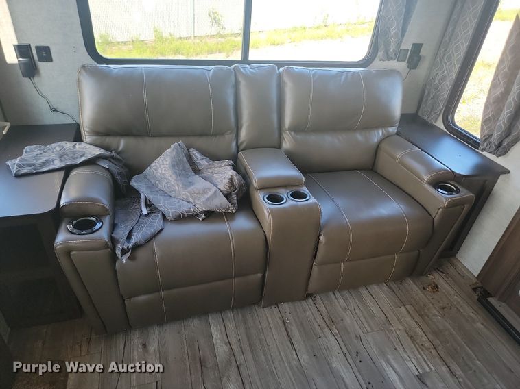 image for item LQ9235 2019 Artic Wolf 295QSL875  camper