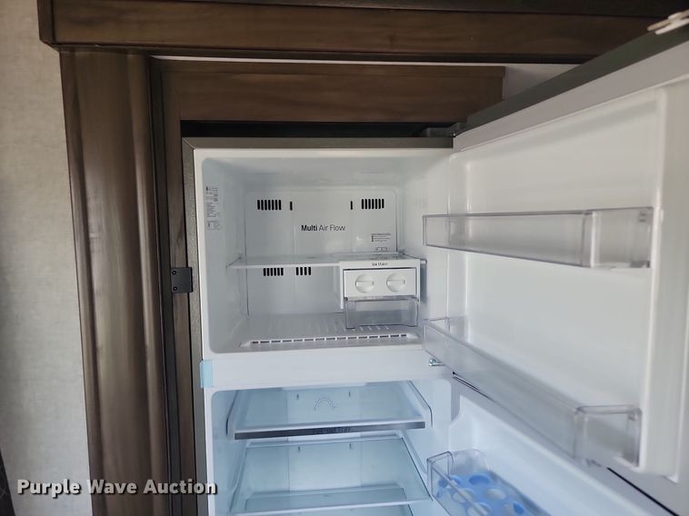 image for item LQ9235 2019 Artic Wolf 295QSL875  camper