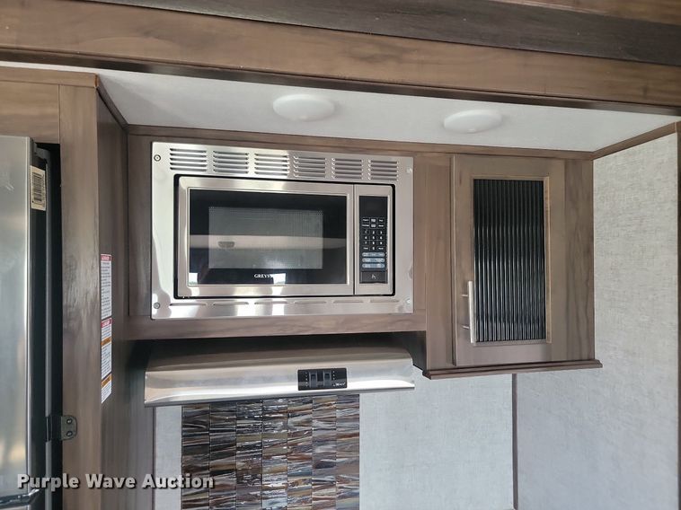 image for item LQ9235 2019 Artic Wolf 295QSL875  camper