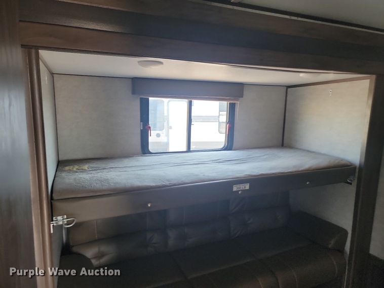 image for item LQ9235 2019 Artic Wolf 295QSL875  camper