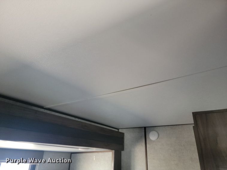 image for item LQ9235 2019 Artic Wolf 295QSL875  camper