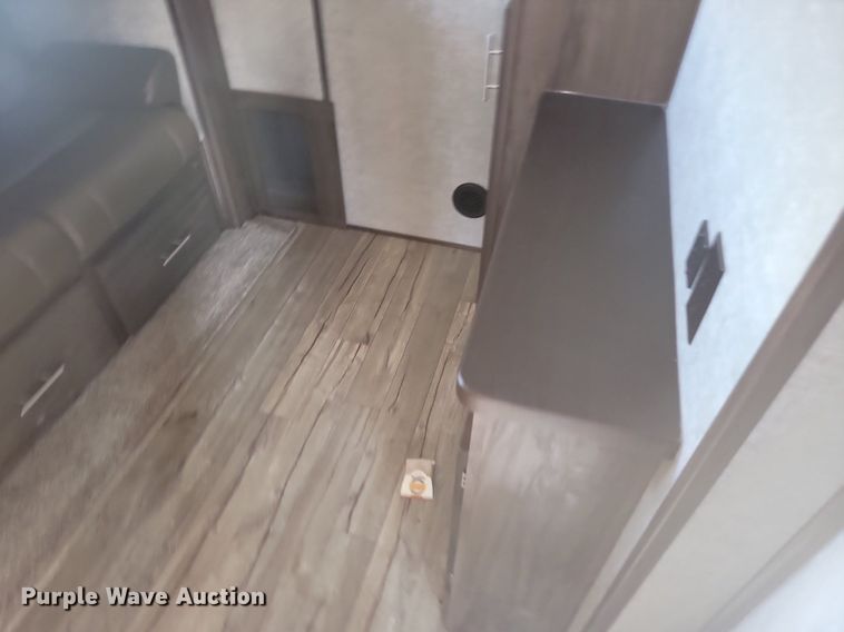 image for item LQ9235 2019 Artic Wolf 295QSL875  camper