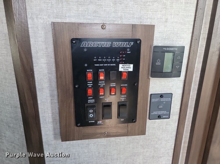 image for item LQ9235 2019 Artic Wolf 295QSL875  camper