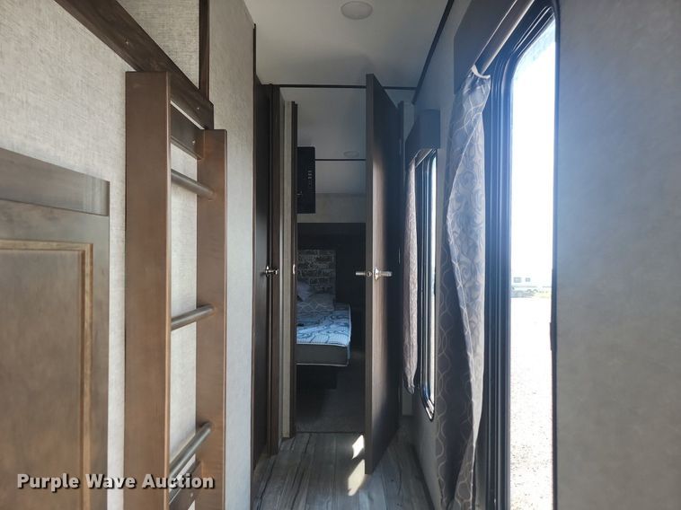 image for item LQ9235 2019 Artic Wolf 295QSL875  camper