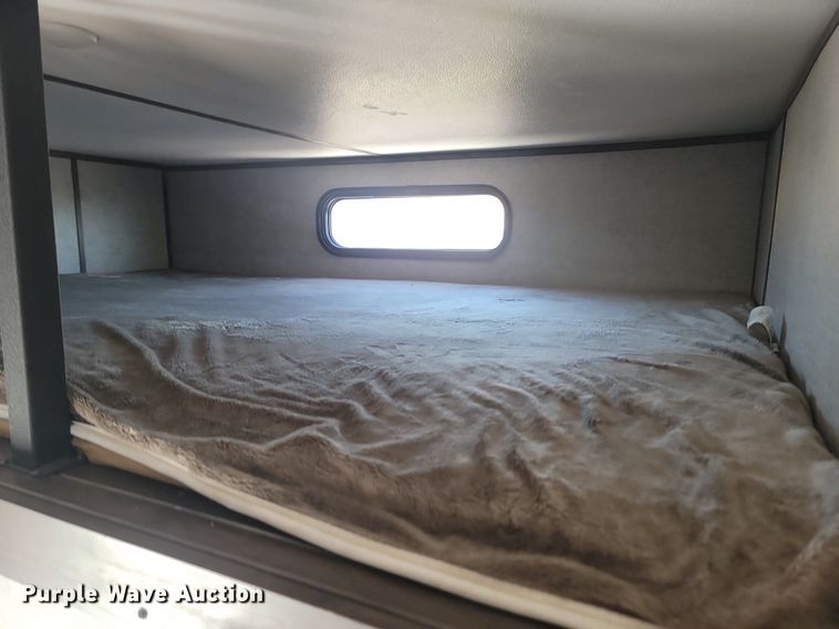 image for item LQ9235 2019 Artic Wolf 295QSL875  camper