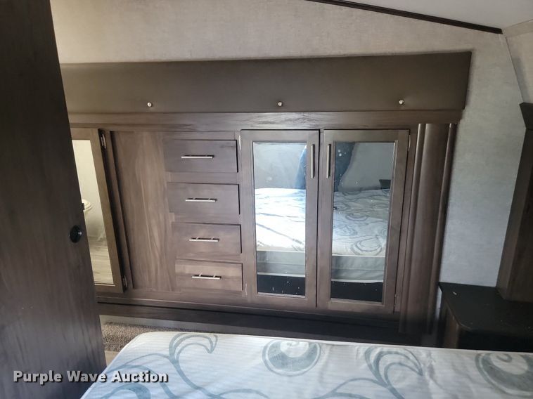 image for item LQ9235 2019 Artic Wolf 295QSL875  camper