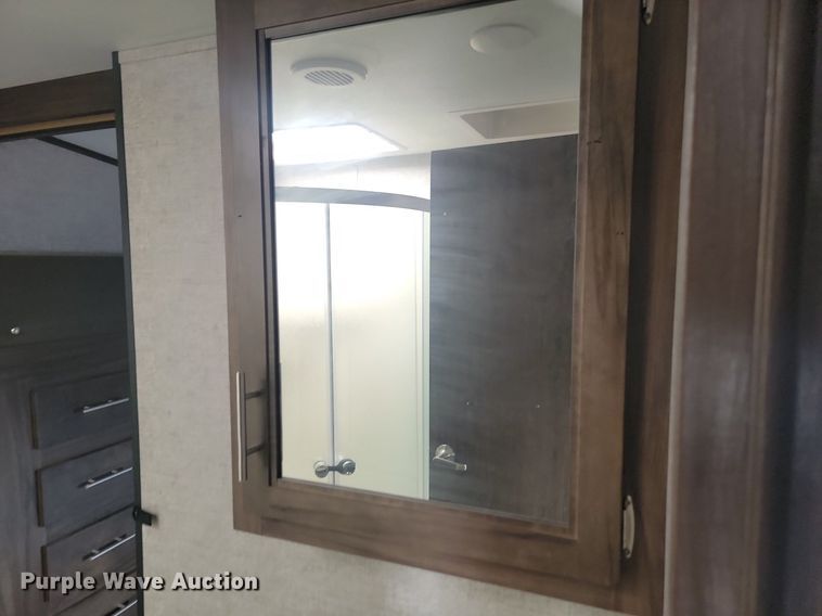 image for item LQ9235 2019 Artic Wolf 295QSL875  camper