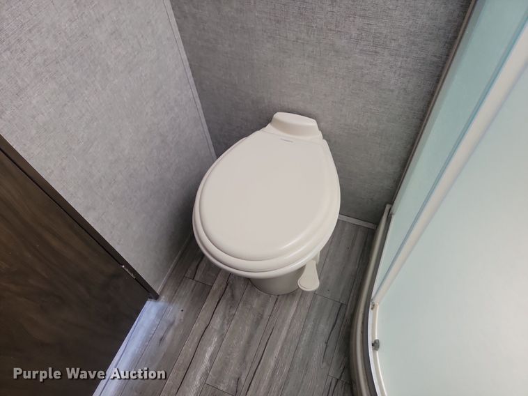 image for item LQ9235 2019 Artic Wolf 295QSL875  camper